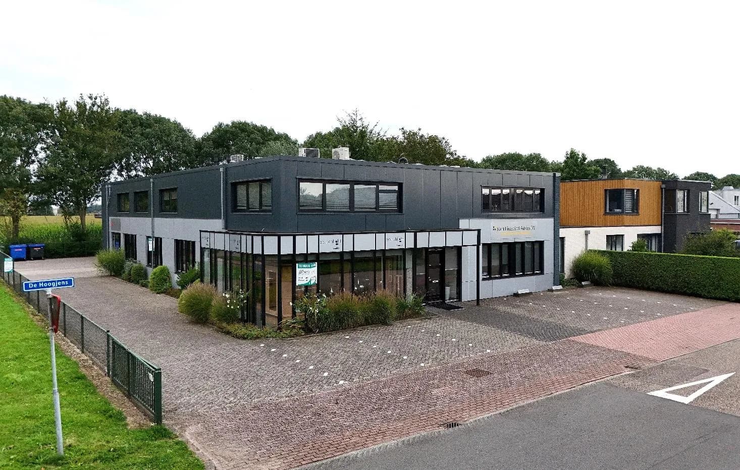 Hoogjens 1, voorgevel